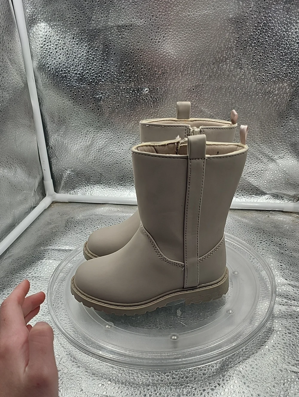 K Cream Old Navy Boots Size 8​